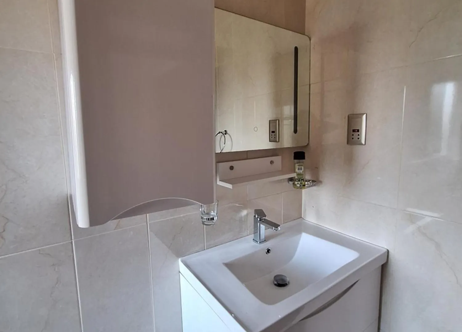 Windsor Family Home Apartments Kampala Homestay
